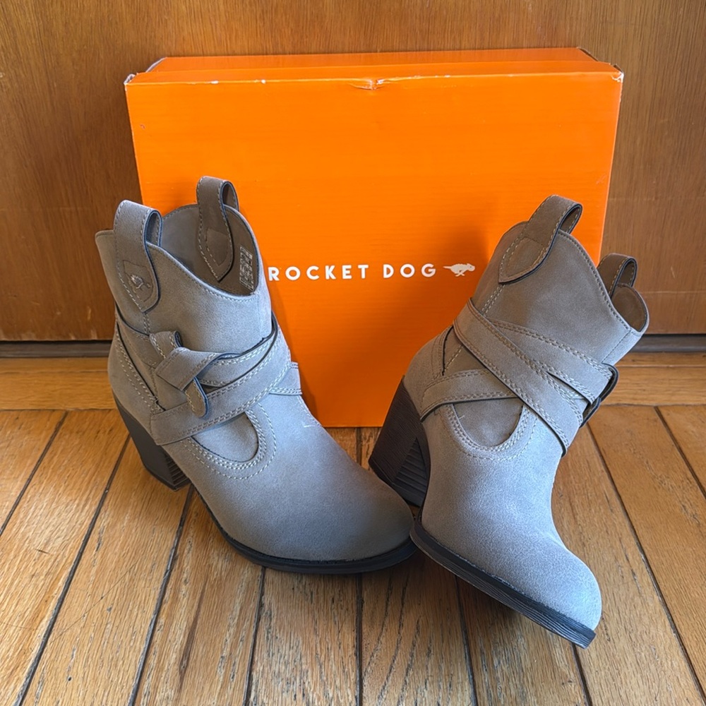 Rocket Dog Taupe Block Heel Booties sz 7 Like New